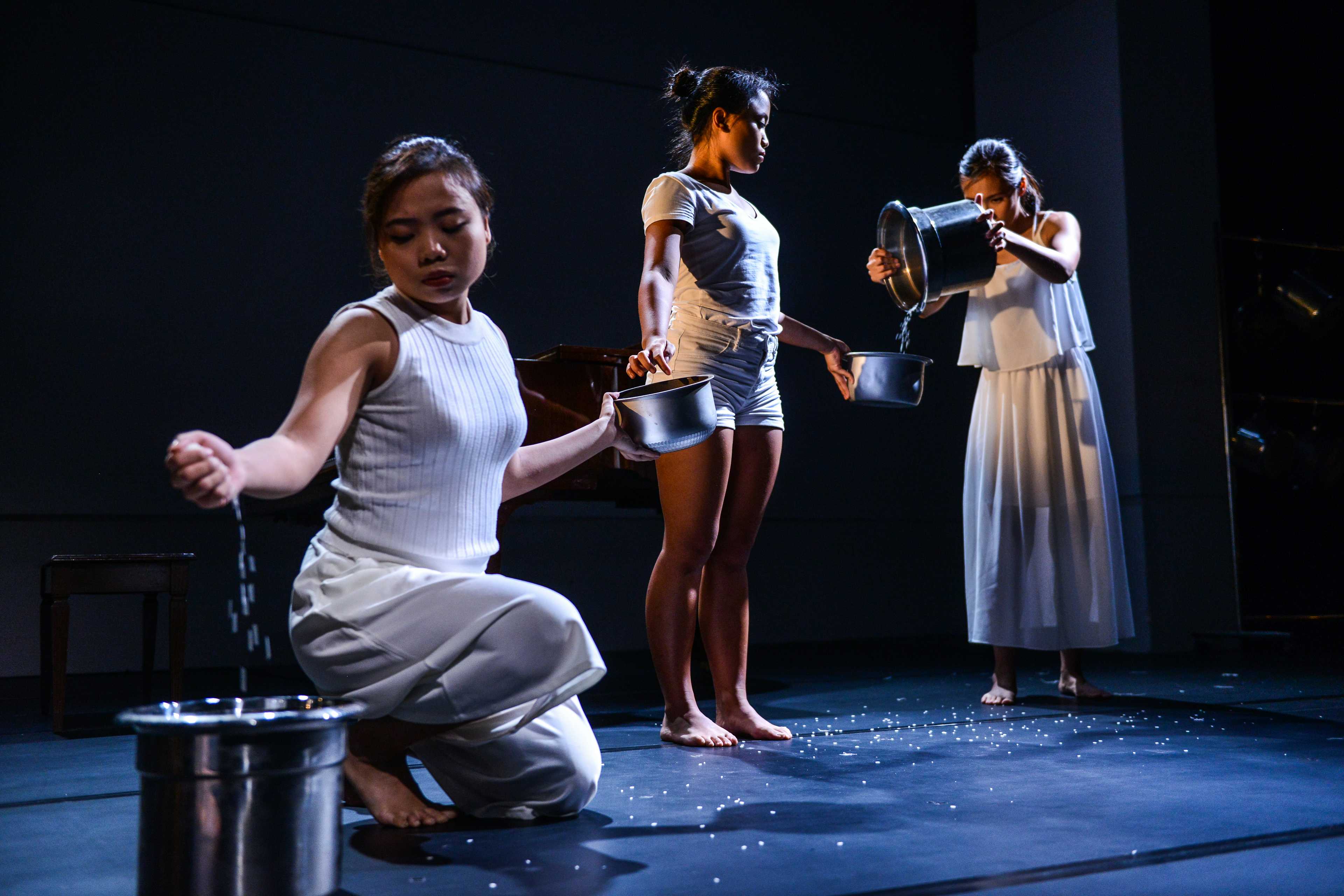 Global Care Chain | Featuring: Karen C. Siu | Tagged as: Not The Maids, Show | Photo: Fung Wai Sun |  (Rooftop Productions • Hong Kong Theatre Company)  | Rooftop Productions • Hong Kong Theatre Company